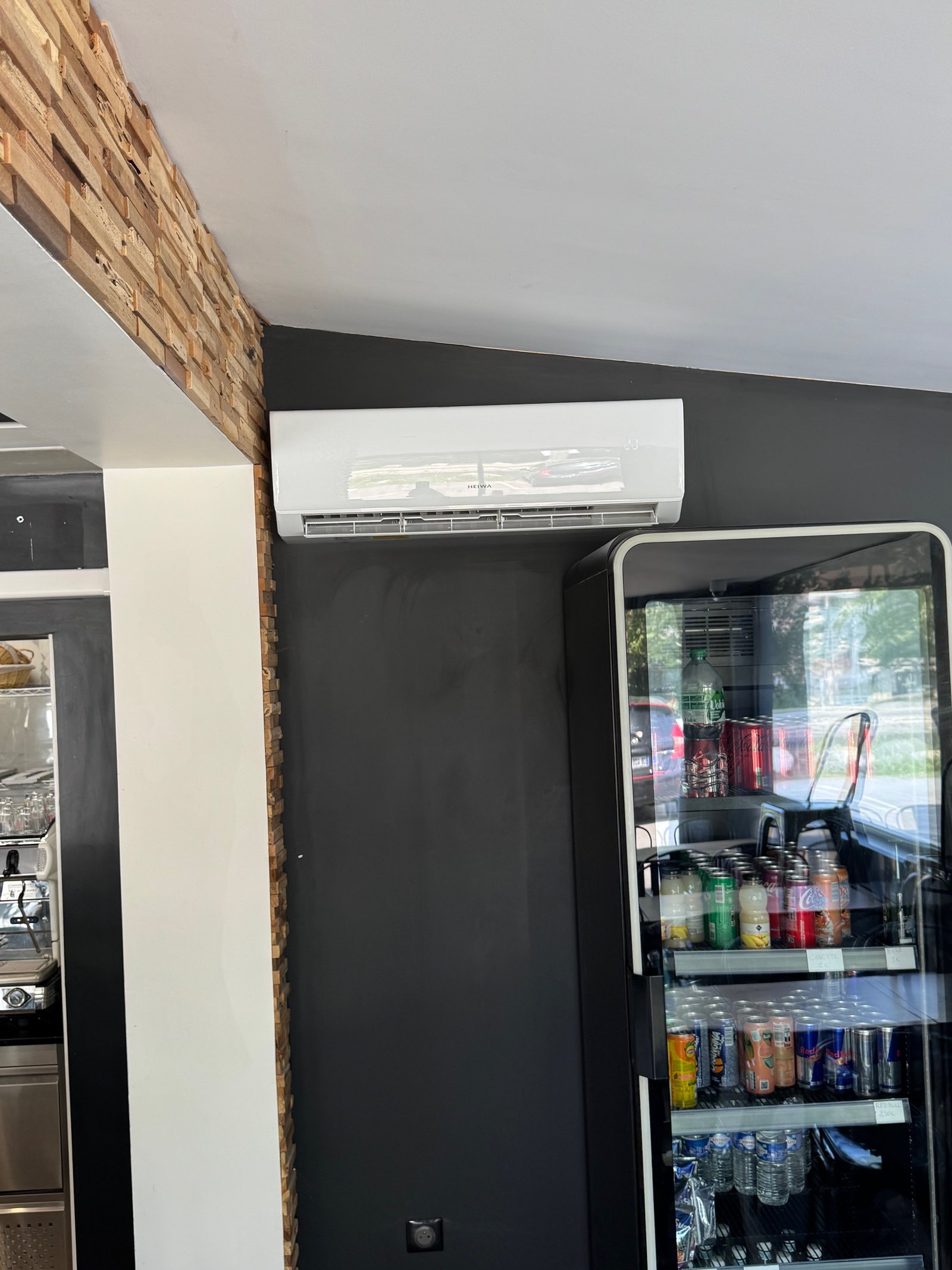 Avant installation climatisation restaurant Martigues