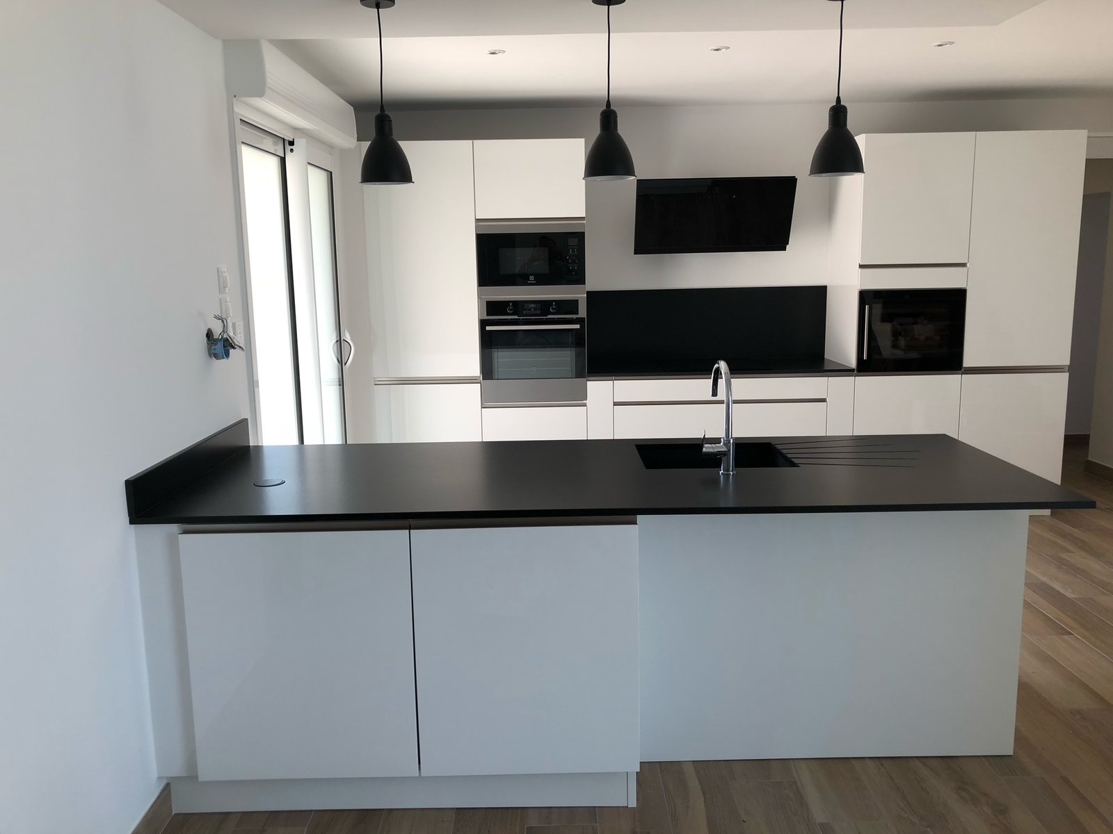 Après rénovation électrique cuisine moderne Provence BATIELEC