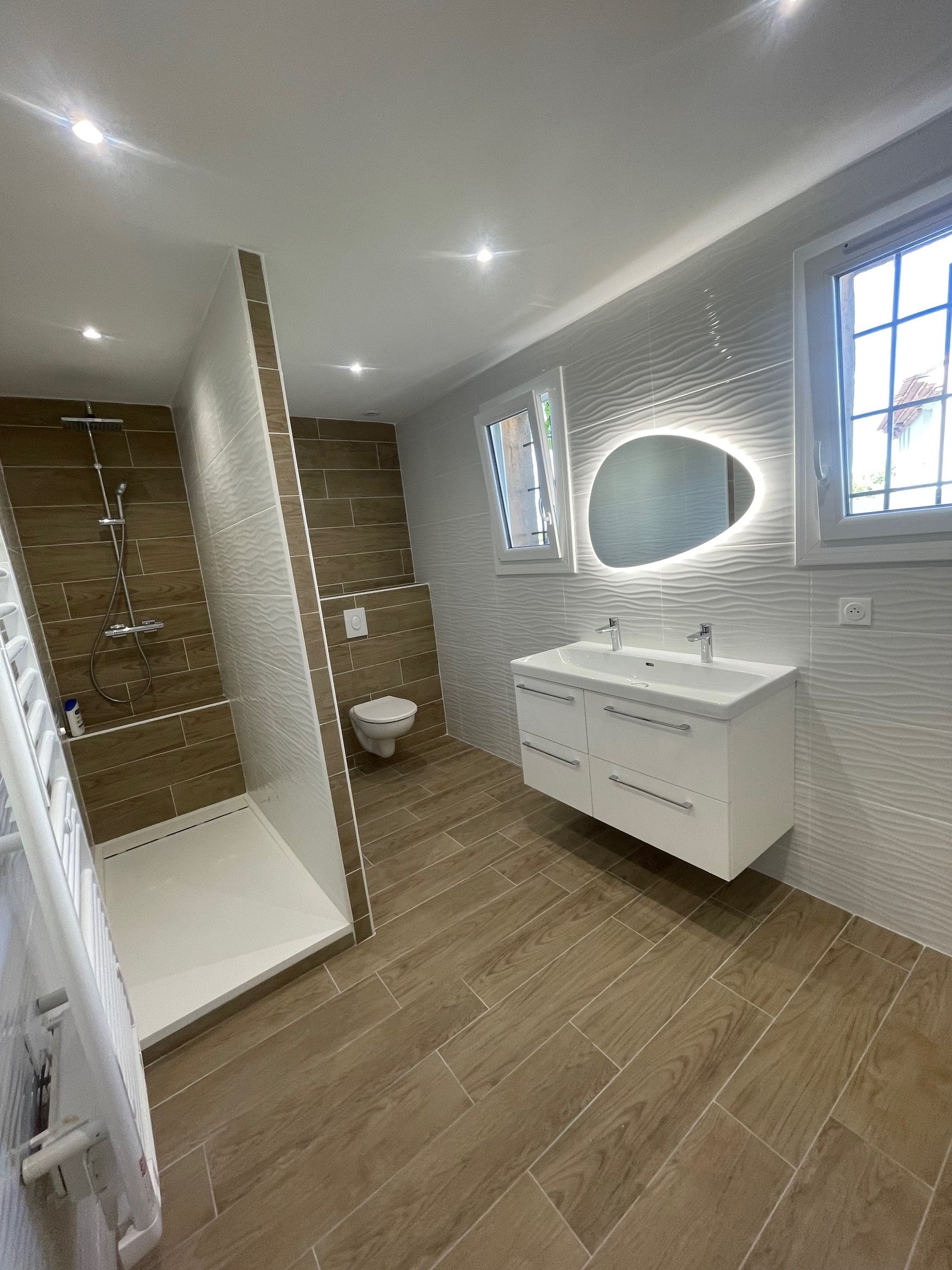 Après rénovation salle de bain moderne Provence BATIELEC