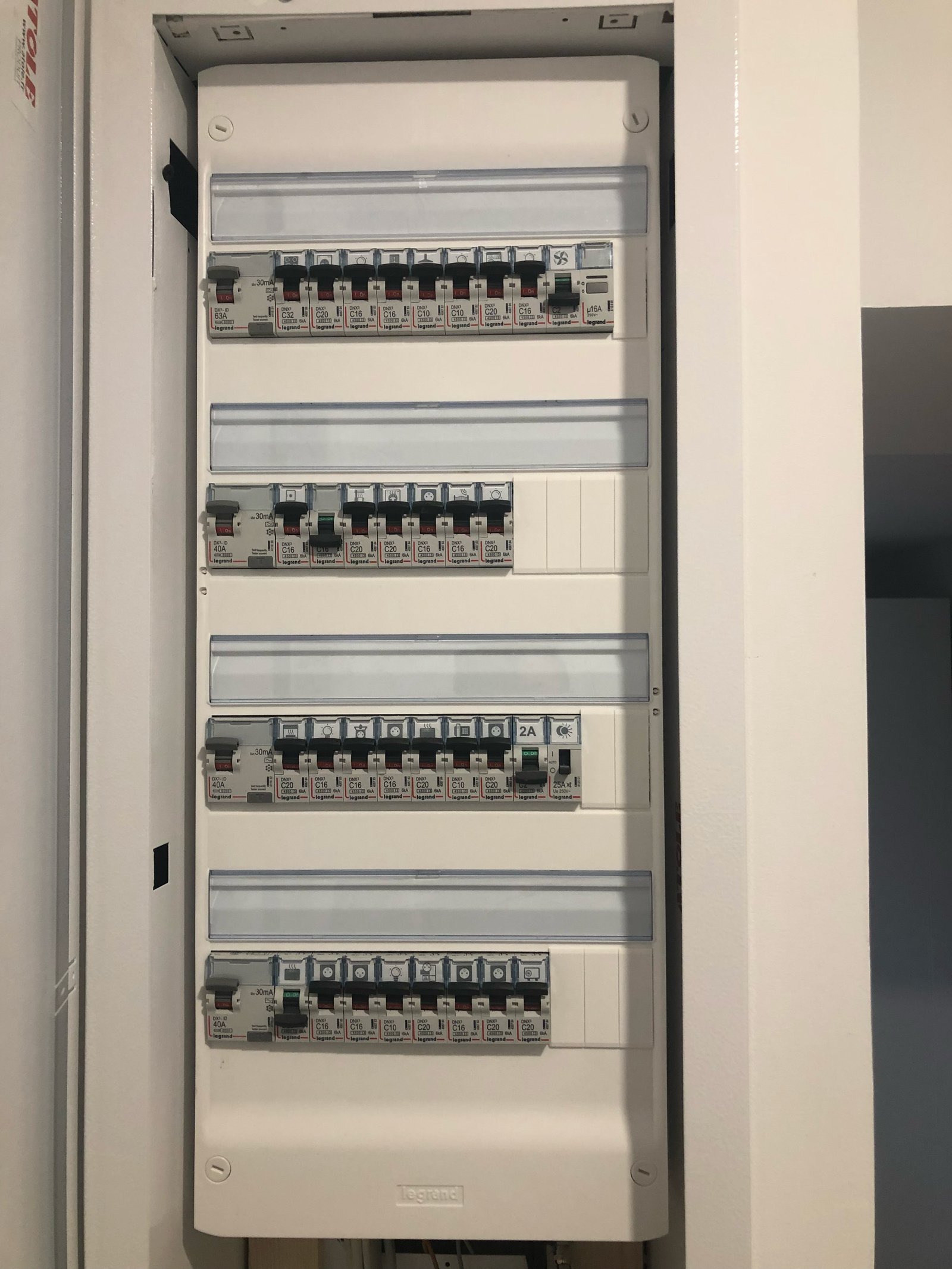 Installation tableau électrique conforme Martigues BATIELEC